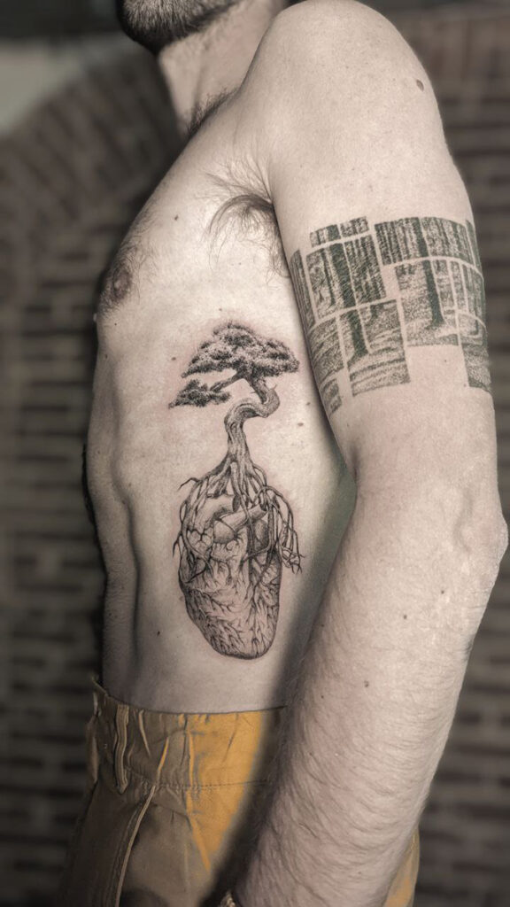 tattoo surrealistico cuore