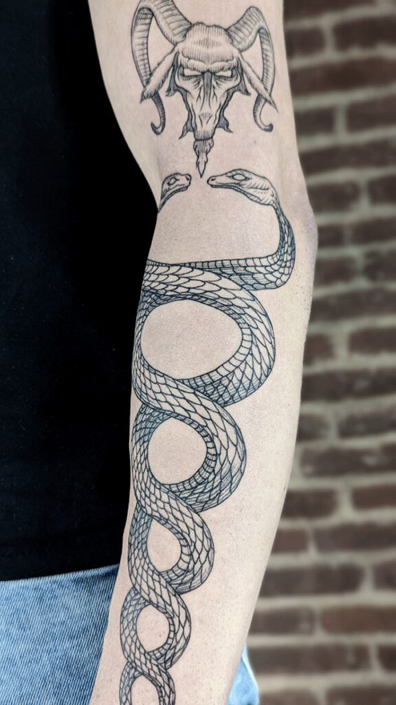 tattoo serpenti blackwork