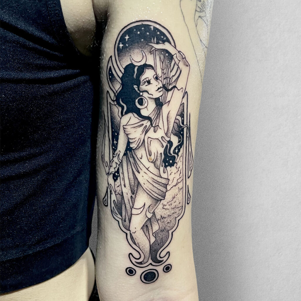 tattoo figura femminile