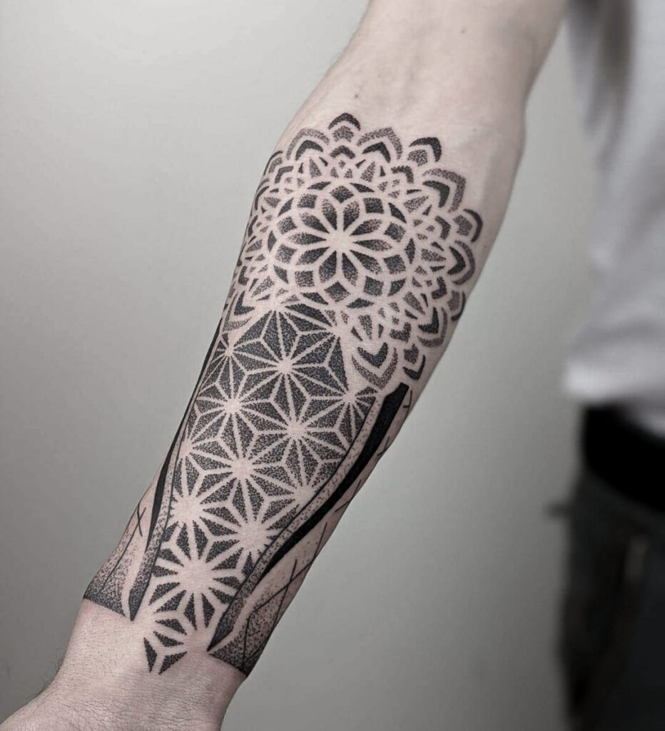 tatuaggio mandala blackwork