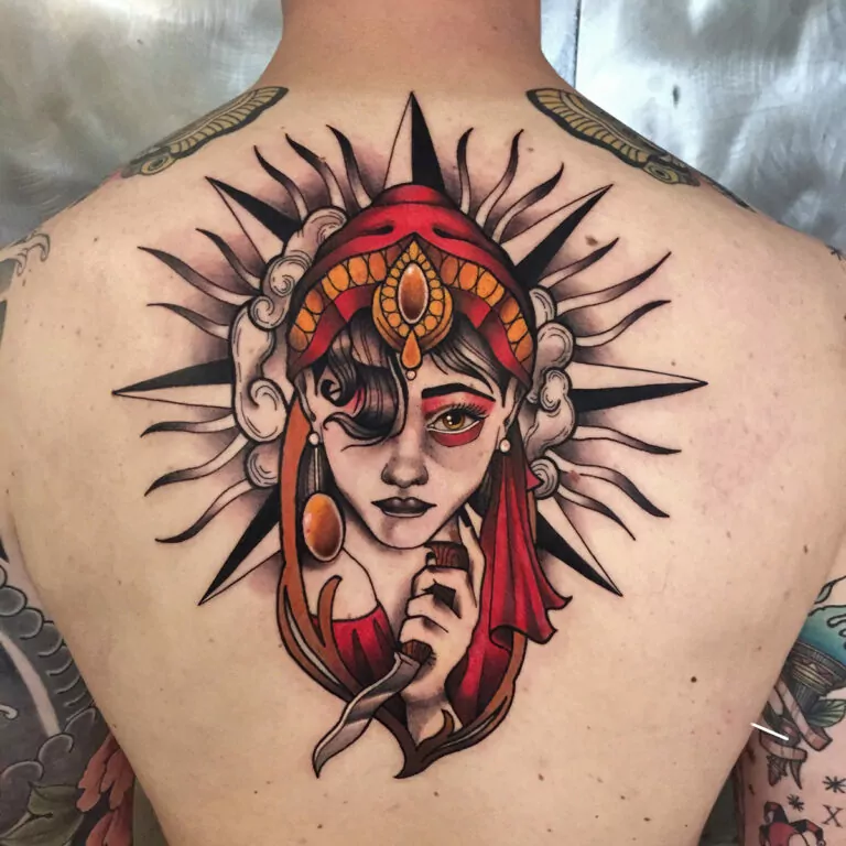 neotraditional-woman-knife