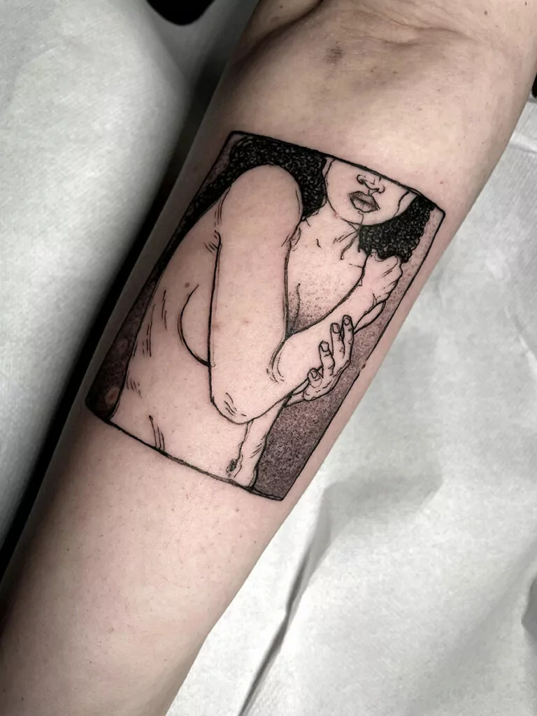 tatuaggio etching corpo